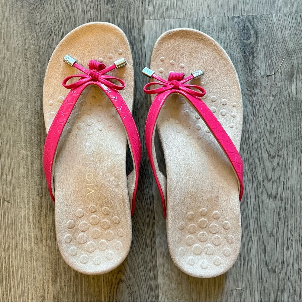 25% OFF EVERYTHING  Vionic sandals